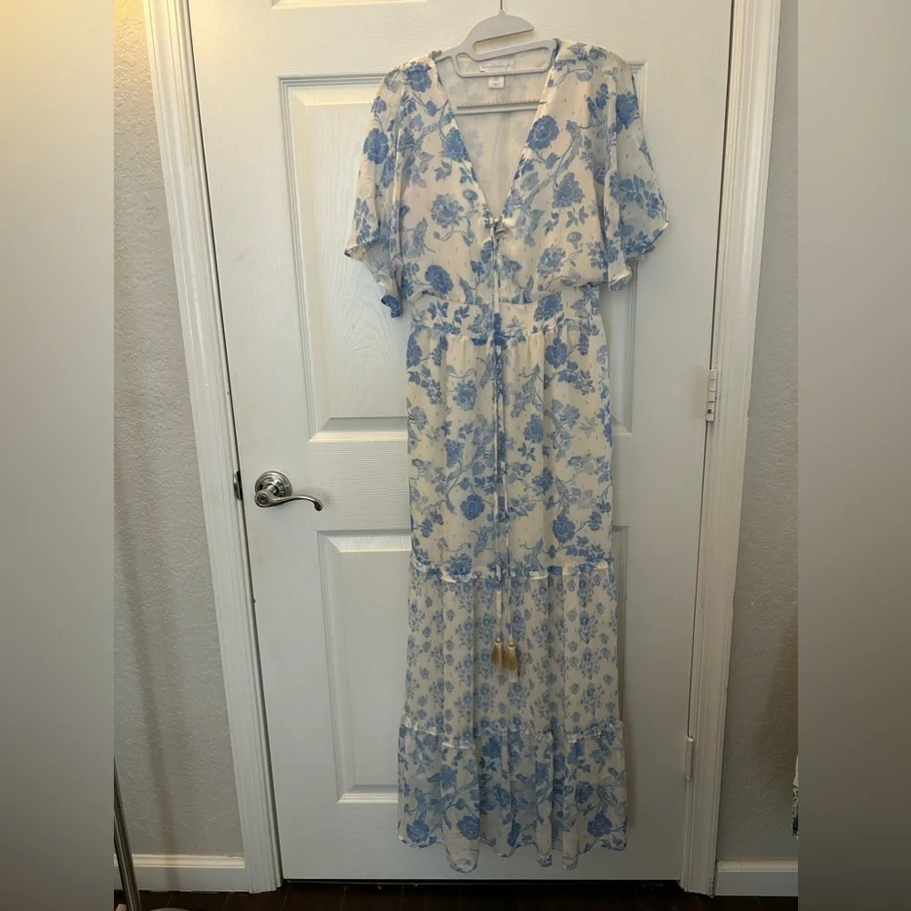 House of Harlow 1960 Floral Blue, White & Gold Flutter Sleeve Dress